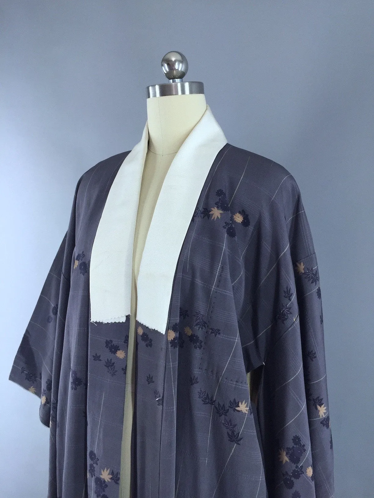 1940s Vintage Silk Kimono Robe with Dark Gray Floral Print
