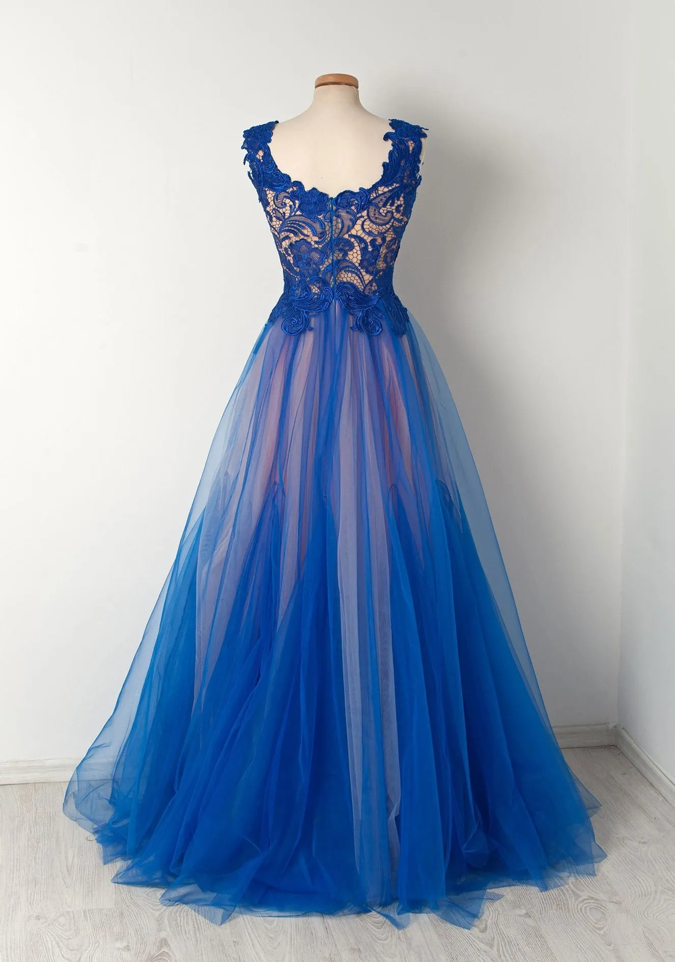 A-line Scoop Neck Floor-Length Tulle Appliqued Prom Dresses 2820