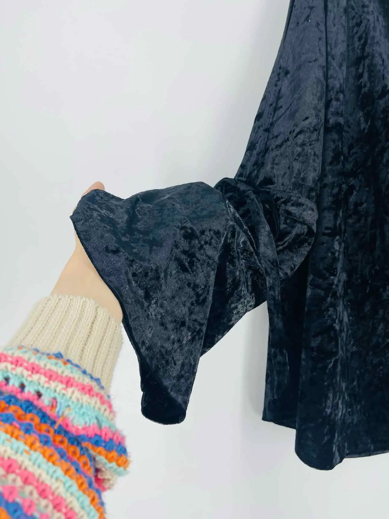 Andree Size L Black Cold Shoulder Velour Tops Top-Long Sleeve