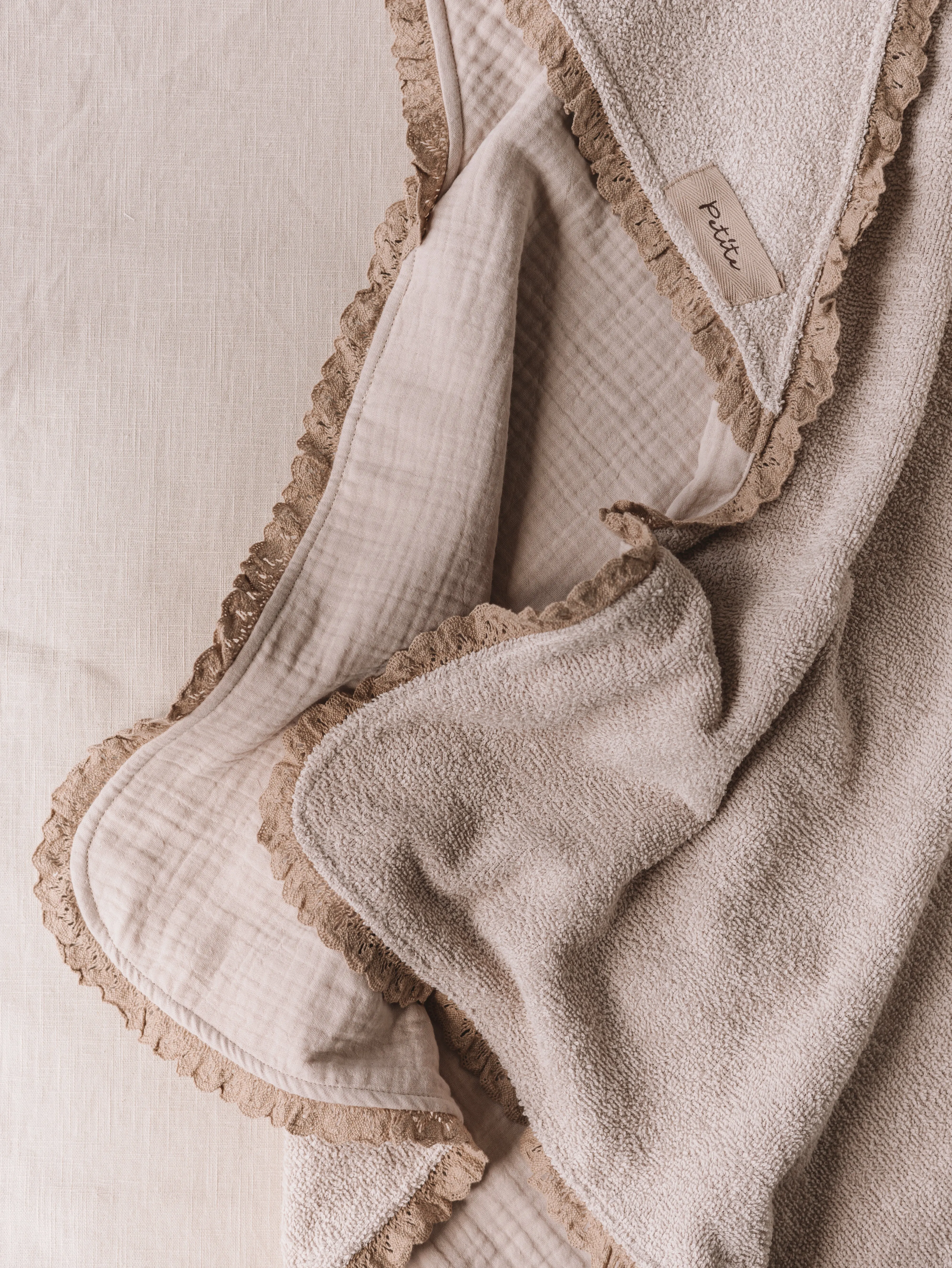 Baby Hooded towel  /  light beige   lace