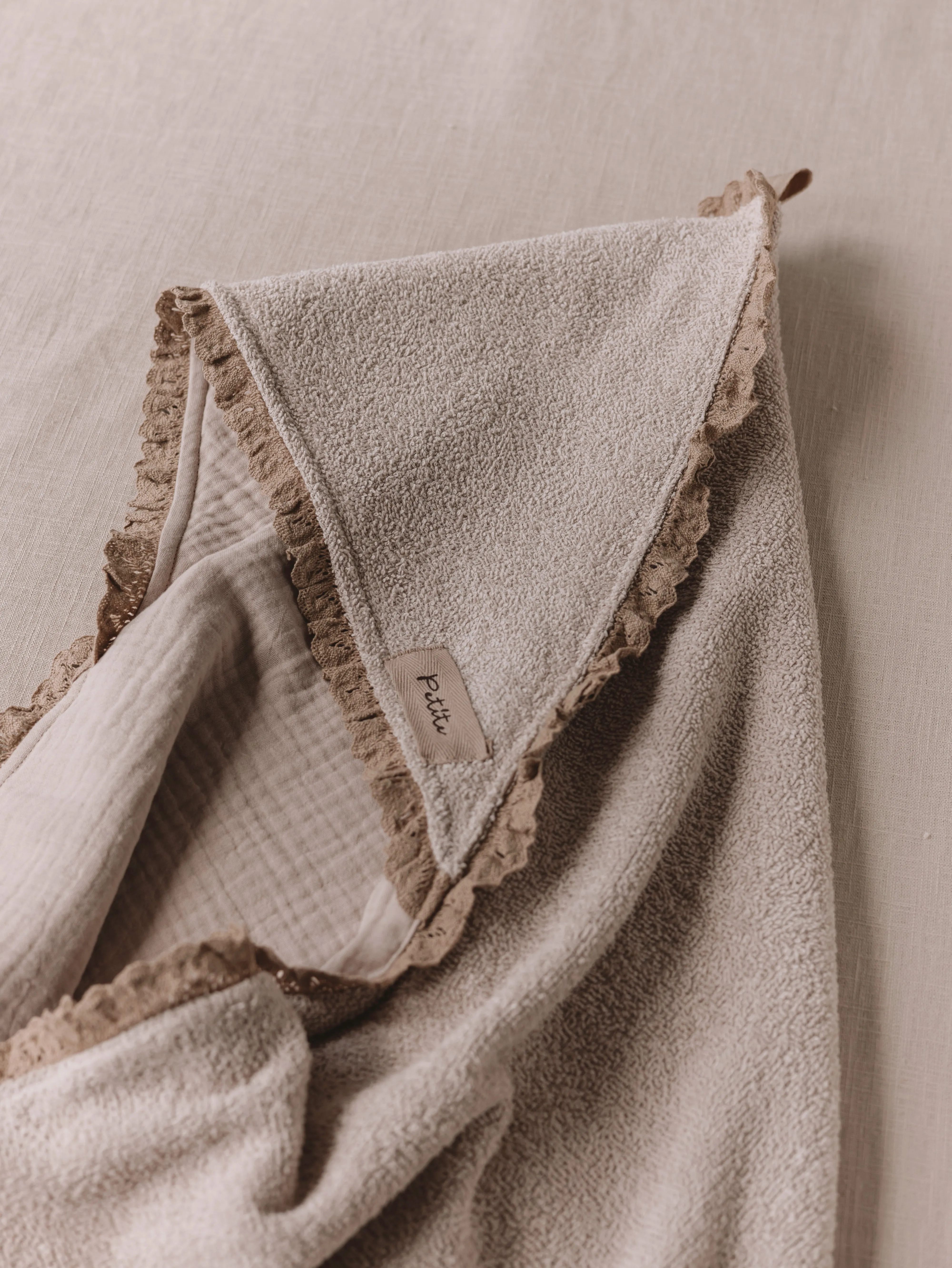 Baby Hooded towel  /  light beige   lace