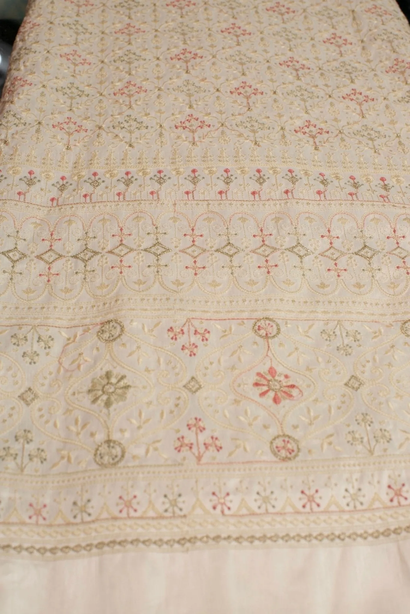 CREAM EMBROIDERED SILK B32-20