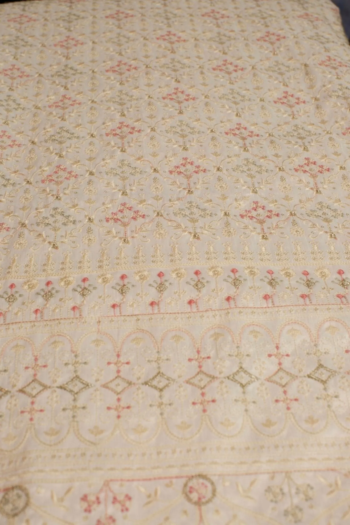 CREAM EMBROIDERED SILK B32-20