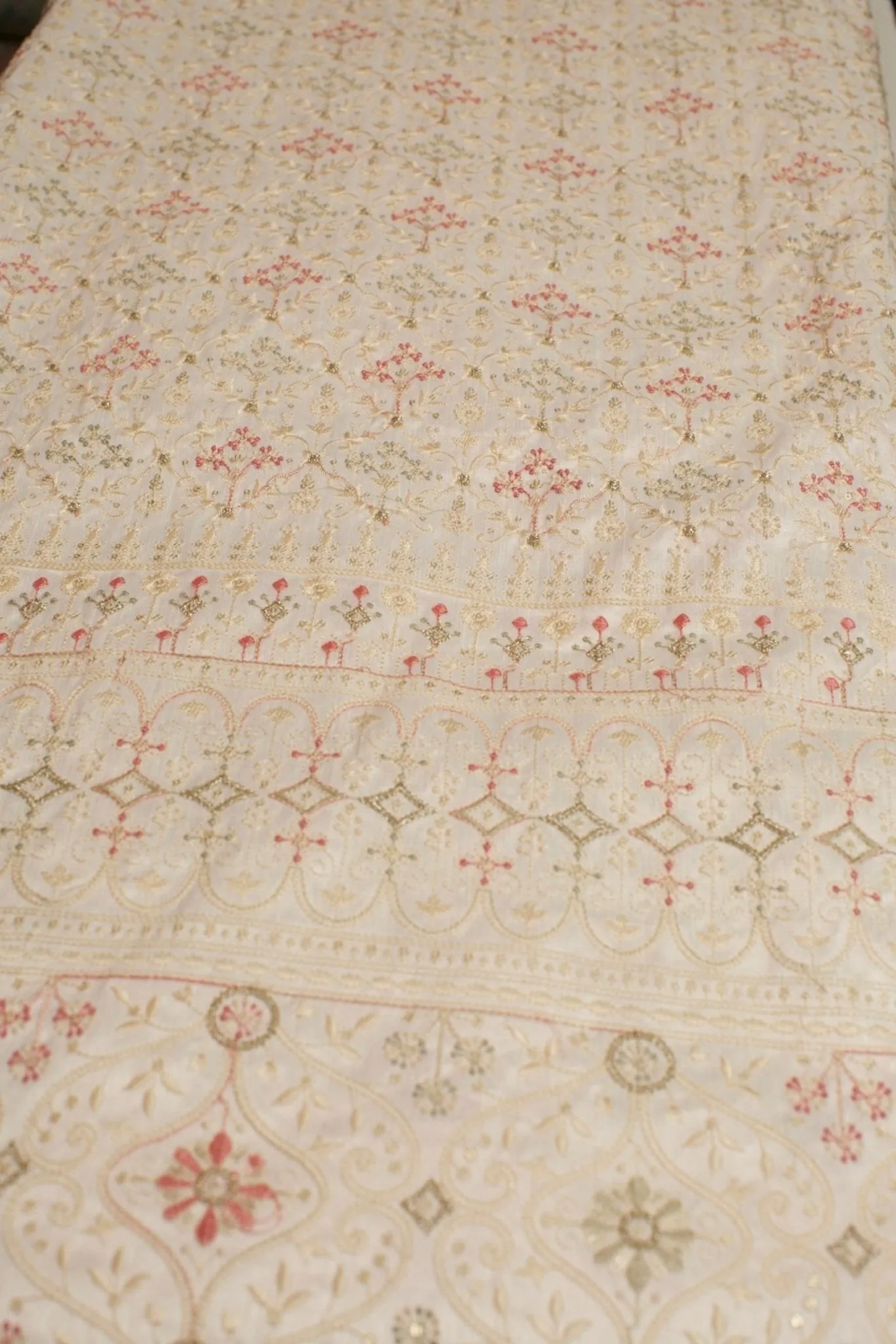 CREAM EMBROIDERED SILK B32-20