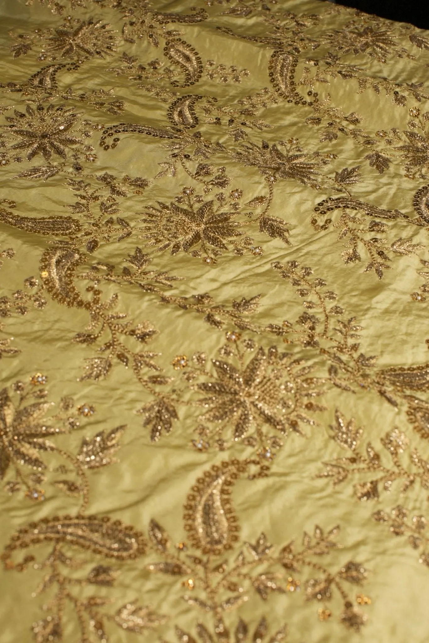EMBROIDERED SILK B32-37