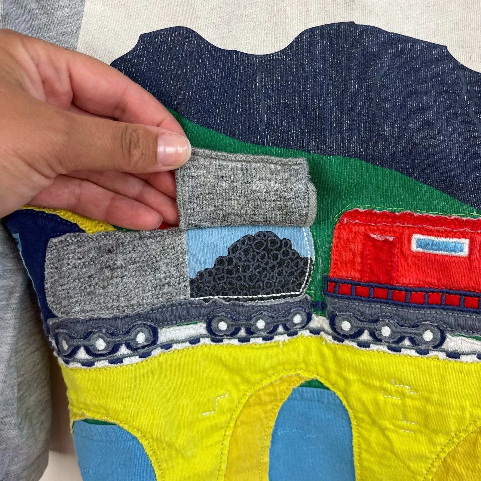 Mini Boden Lift The Flap Scene T-shirt Grey Marl Train 6-7